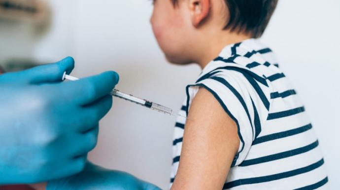 儿童接种疫苗