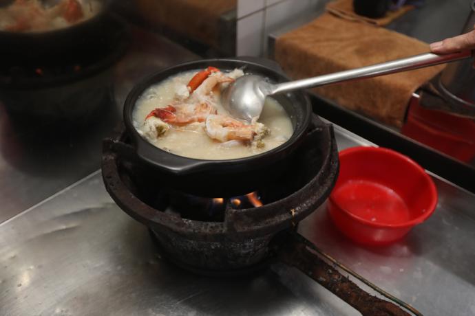 太平瓦煲海鲜粥