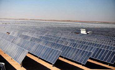 埃及南部阿斯旺沙漠光伏发电