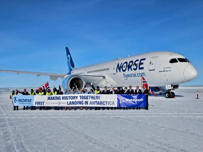 北欧大西洋航空N0787班机降落南极