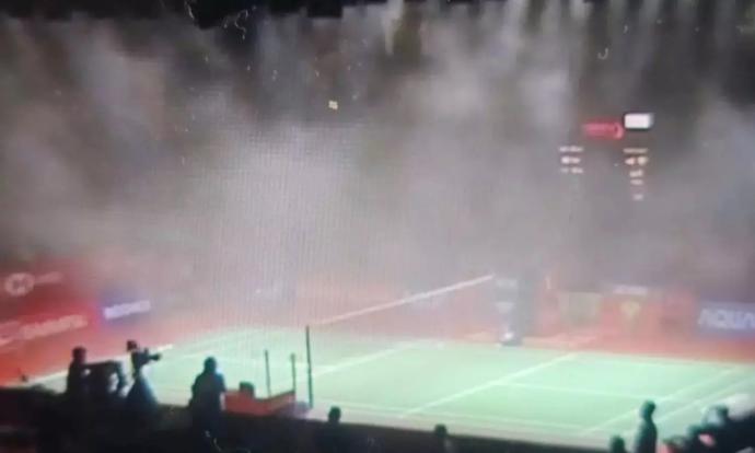 【印尼羽球大师赛】球场起火浓烟冒起 女双4强被迫暂停