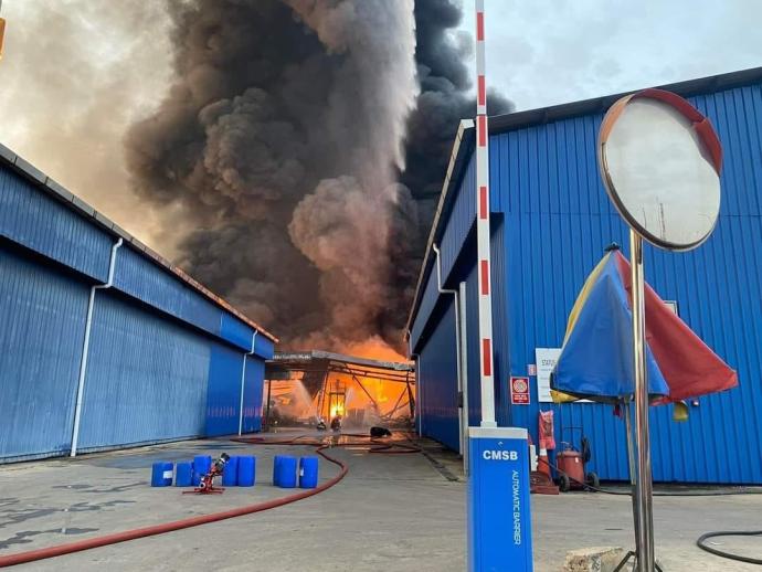 武吉那纳废料处理中心发生大火