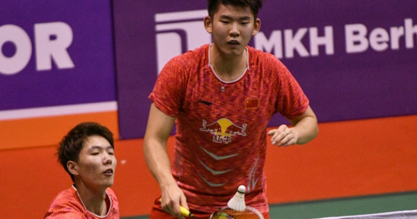 中国男双名将刘雨辰（右），也是被欠薪的球员之一。