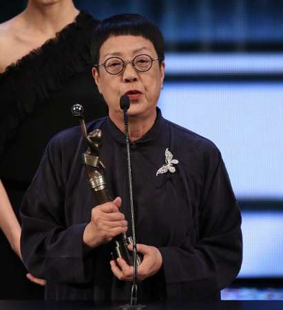 许鞍华摘下人生中的第6座金像奖最佳导演。