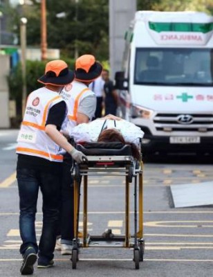 一名醉汉竟然在救护车上殴打女救护员，导致她脑出血丧命。（欧新社）