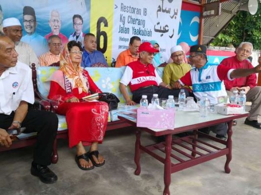 马哈迪为吉兰丹众希盟候选人站台。