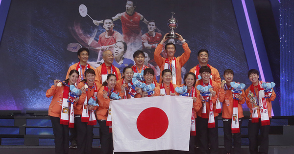 日本经过10余年苦心经营，一跃成为世界顶尖劲旅重夺尤泊杯冠军，主教练朴柱奉（后排右二）功不可没。