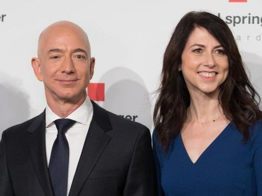 24 April 2018, Germany, Berlin: Head of Amazon Jeff Bezos and his wife MacKenzie Bezos arrive for the Axel Springer award ceremony. Bezos will be receiving the award later. Photo: Jörg Carstensen/dpa