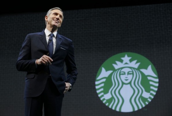 全球连锁咖啡巨头星巴克（Starbucks）创办人（Howard Schultz）4日突然宣布将在本月26日正式退休，外界也揣测，多次对政治议题表态的舒兹，将可能投入2020年美国总统大选。（美联社）