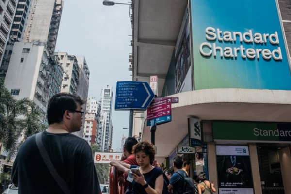 渣打银行或将在新加坡与香港设立两个亚洲枢纽。