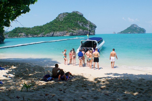 泰国热情阳光与美丽沙滩每年吸引大批国外游客造访。（网络图）