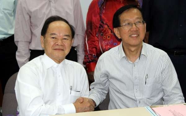  陈大錦（左）和陈友信执掌董总。