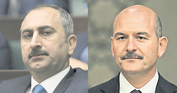 美国对土耳其司法部长古尔（左）和内政部长索伊卢实施制裁。（美联社）