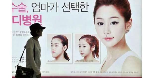 韩国整容外科宣传广告随处可见，可是现实不乏整形效果与宣传不符，甚至涉及人命损伤事故。（网络图）