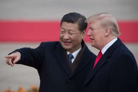 美国和中国的关系近日愈趋紧张。图为中国国家主席习近平（左）去年11月在北京接待来访的美国总统特朗普。（网络图）