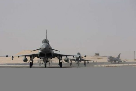 英国台风战机抵达卡达乌代德空军基地。 （欧新社）