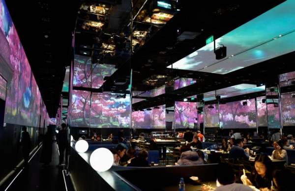 海底捞在北京中骏世界的智能无人餐厅。（新华社）