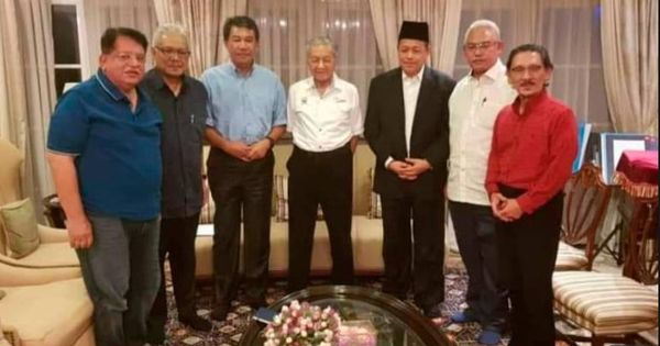 巫统多位领袖会见马哈迪的照片，日前在网上疯传。