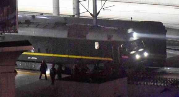  朝鲜领导人金正恩搭的这辆列车具防弹、防爆功能，内装82毫米迫击炮。 （美联社）