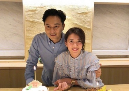 张智霖（左）及袁咏仪是演艺圈知名模范夫妻档。（网络图）