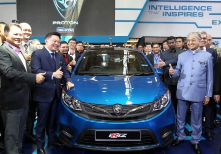 马哈迪出席2019年汽车展开幕礼。