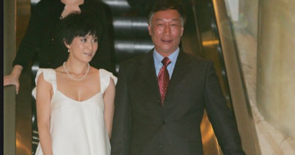  郭台铭12年前曾和刘嘉玲传绯闻。(档案照）