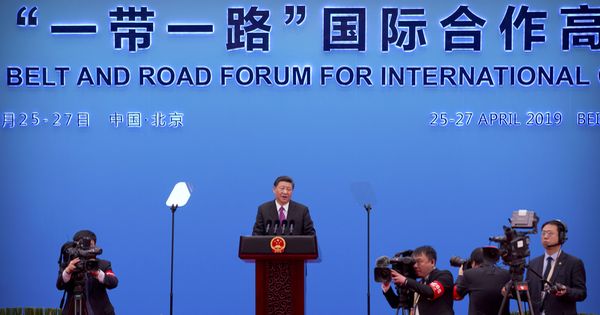 中国国家主席习近平星期日在记者会上发言。（美联社） 