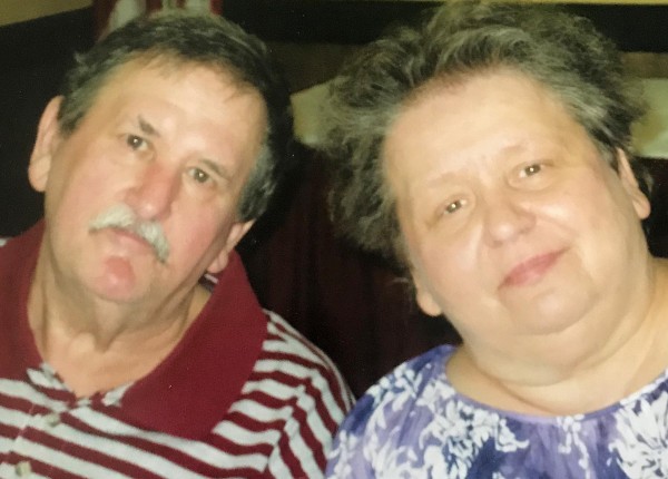 宾州75岁男子万斯（左）上星期日病逝后，70岁妻子珍妮数分钟也离开人世。（美联社）