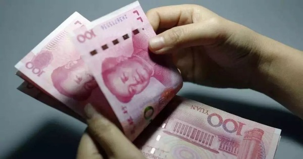 中国央行在过去15年里一直在忍痛推动人民币汇率机制由政府决定转向接近市场决定。