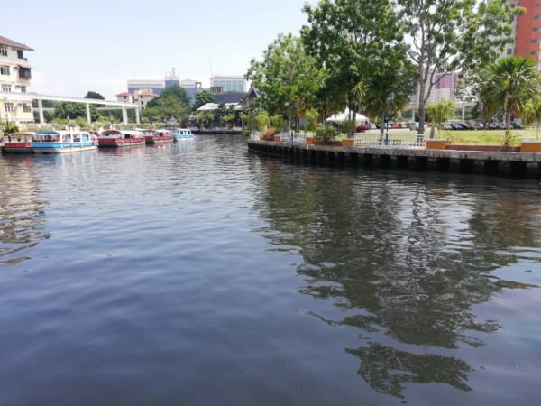马六甲河变黑河的详细报告两周内出炉。