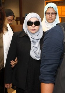 哈莎娜没有给予任何理由缺庭，遭吉隆坡高庭发出逮捕令。