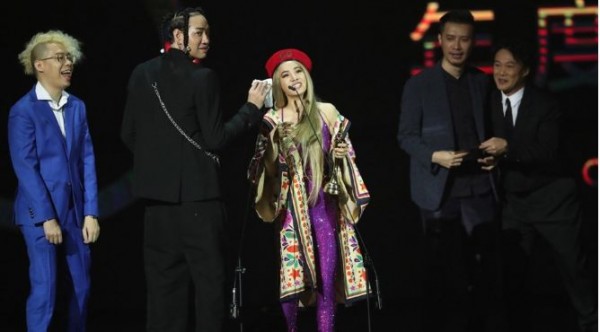 蔡依林（左三）的专辑《Ugly Beauty》拿下年度专辑奖。