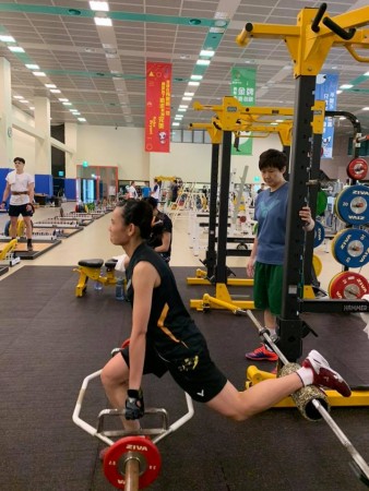 中华台北羽毛球后戴资颖加紧训练，希望以最佳状态征战印尼公开赛，以保住世界第一排名。