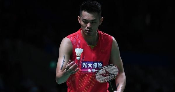 中国名将林丹不敌中华台北好手周天成，缘悭印尼羽毛球公开赛8强。 