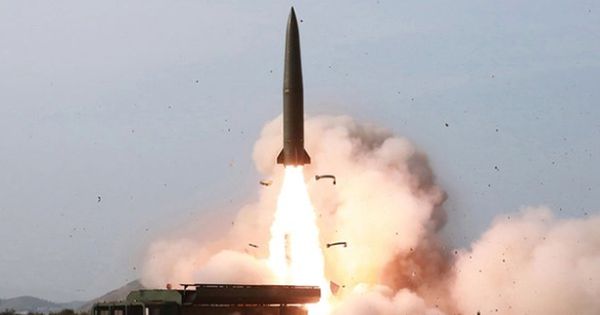 朝鲜在今年5月10日的一次军事演习中，发射了一枚短程导弹。（欧新社）
