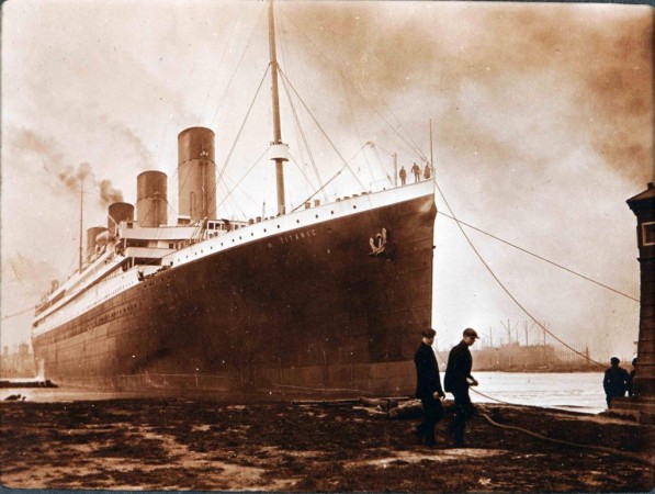铁达尼号1912年从英国南安普敦首航，准备前往纽约，中途却撞上冰山，沉入海底，造成超过1500人死亡。（图取自维基共享资源网页）