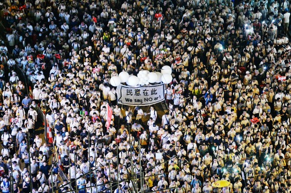香港的游行示威活动持续引起国际关注。