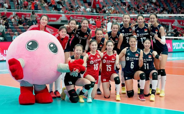 中国队在2019女排世界杯第九轮比赛中，以三比一战胜欧洲劲旅荷兰队，取下了九连胜战绩。