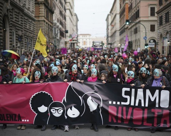 意大利首都罗马数以万计民众游行。（美联社）