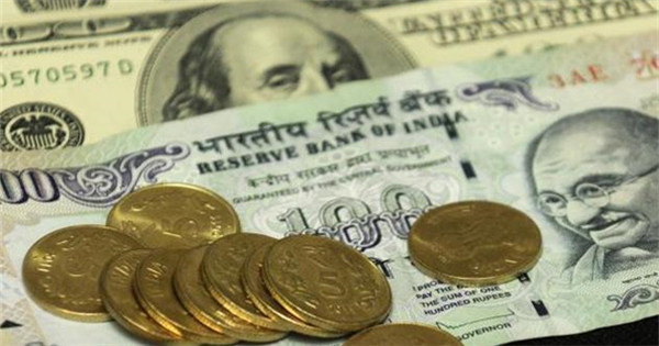 印度政府宣布，在没有接受银行官员问询之前，银行客户将不得存款超过5000卢比（约330令吉）。