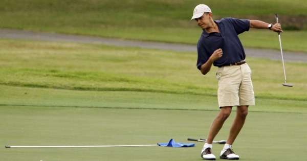 据悉奥巴马现时正在度假。图为奥巴马过往打高尔夫球时的情况。（资料图片）