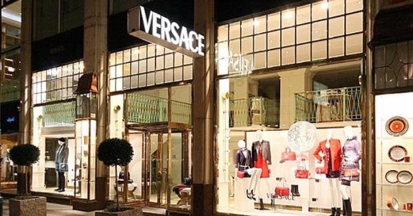 Versace因涉嫌种族歧视遭前员工起诉。（互联网图片）