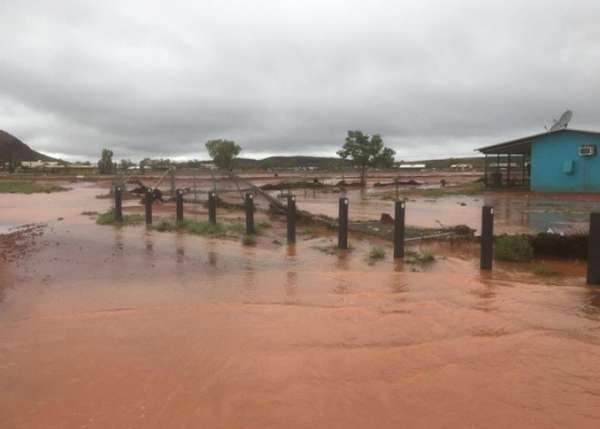 北领地一带洪水泛滥。
