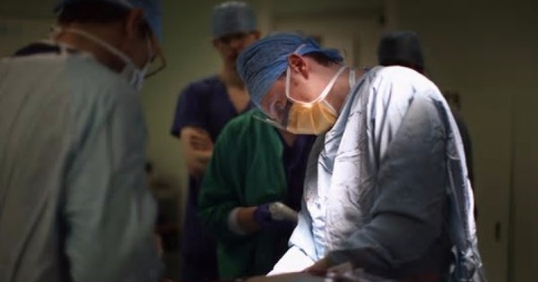 英国医院因人手短缺及资源不足，被迫取消癌症病人的手术。（互联网图片）