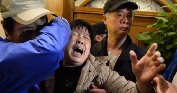 MH370失踪后，部分中国乘客的家属情绪激动。（资料图片）