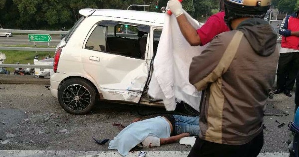 在发生车祸后，金龙鱼的司机因伤重当场不治。