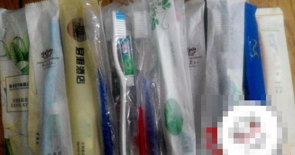 香港有位网友将平时旅行时顺手带走的酒店牙刷套装捐出，却惹来网民争议。（互联网图）