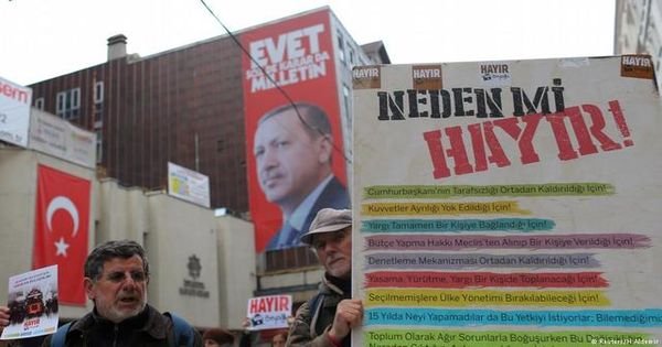 土耳其公投通过修宪扩总统权。