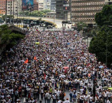 委内瑞拉各地周六再现大规模街头示威。（网络图）