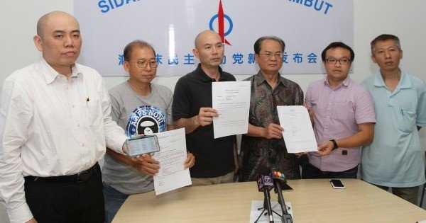 行动党促请有关当局立刻采取行动对付Monspace。左起为刘永山、林晋伙、林立迎、刘天球、游佳豪及蔡贤德。
